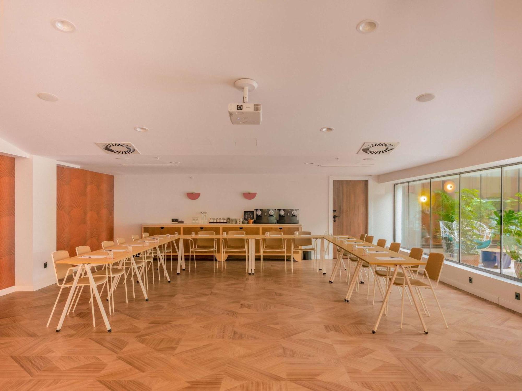 Ibis Styles Sevilla City Santa Justa Exterior photo